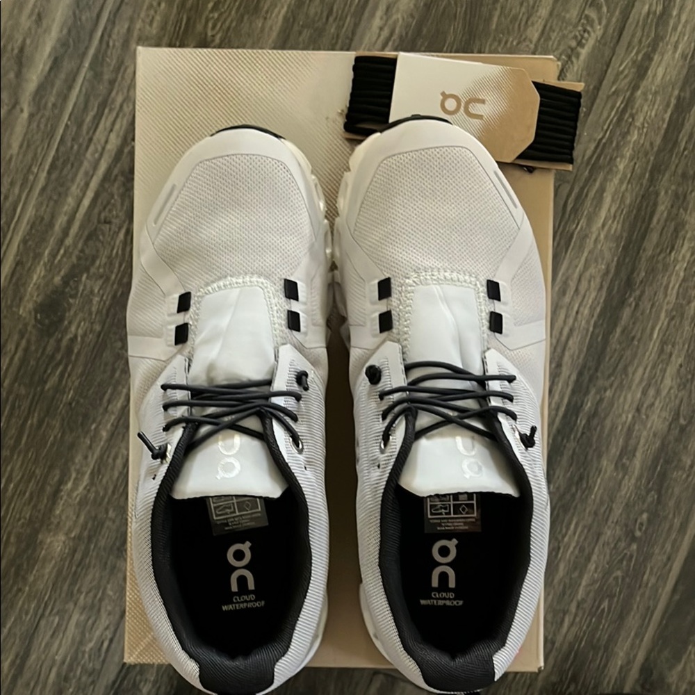 On Running W’s Cloud 5 waterproof